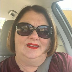 Meet your Posher, Mona